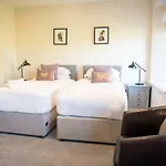 Hotel Fox Hall