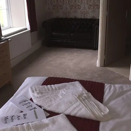 Fox Hall 3*
