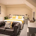 Hotel Fox Hall East Layton