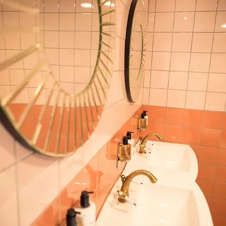 فندق Fox Hall 3*